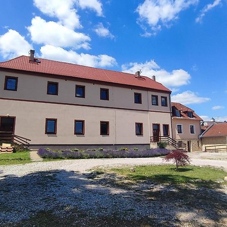 JičínZamecek Cerov公寓 外观 照片